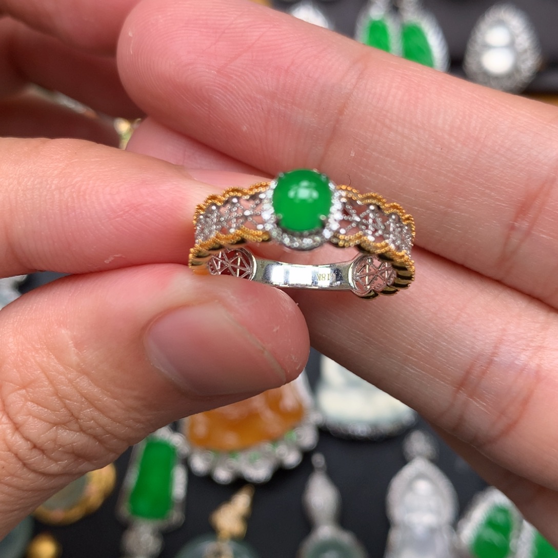 翡翠18K金镶嵌戒指