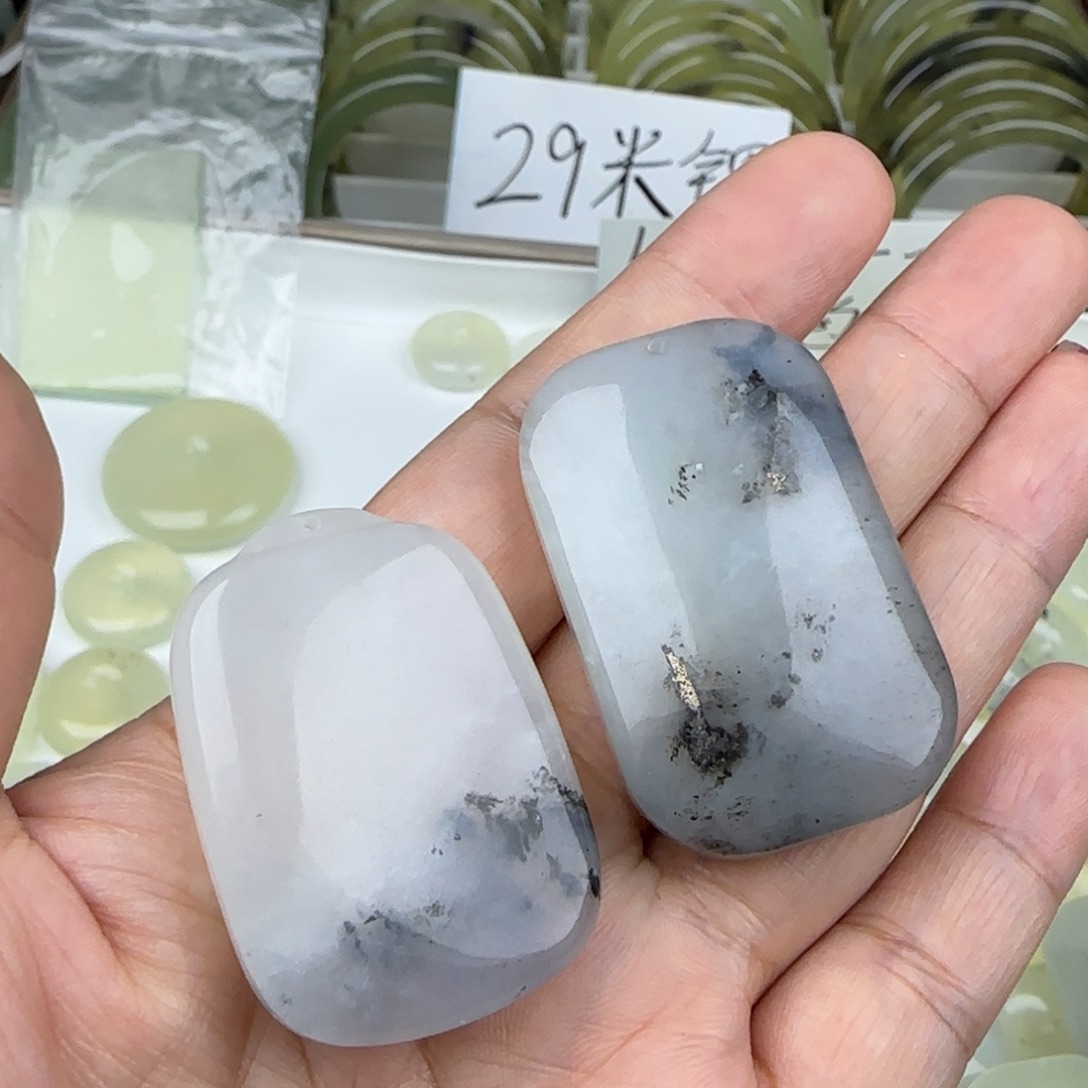 眼***星蛇纹石玉未镶嵌颈饰