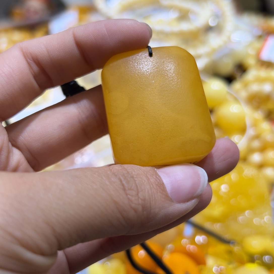 琥珀珠宝奇石未镶嵌