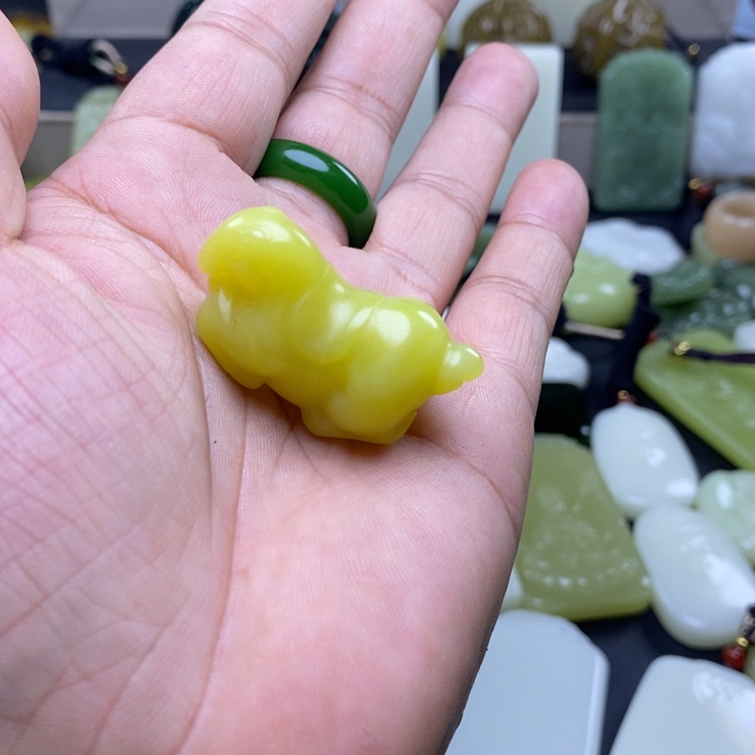 和田玉未镶嵌颈饰