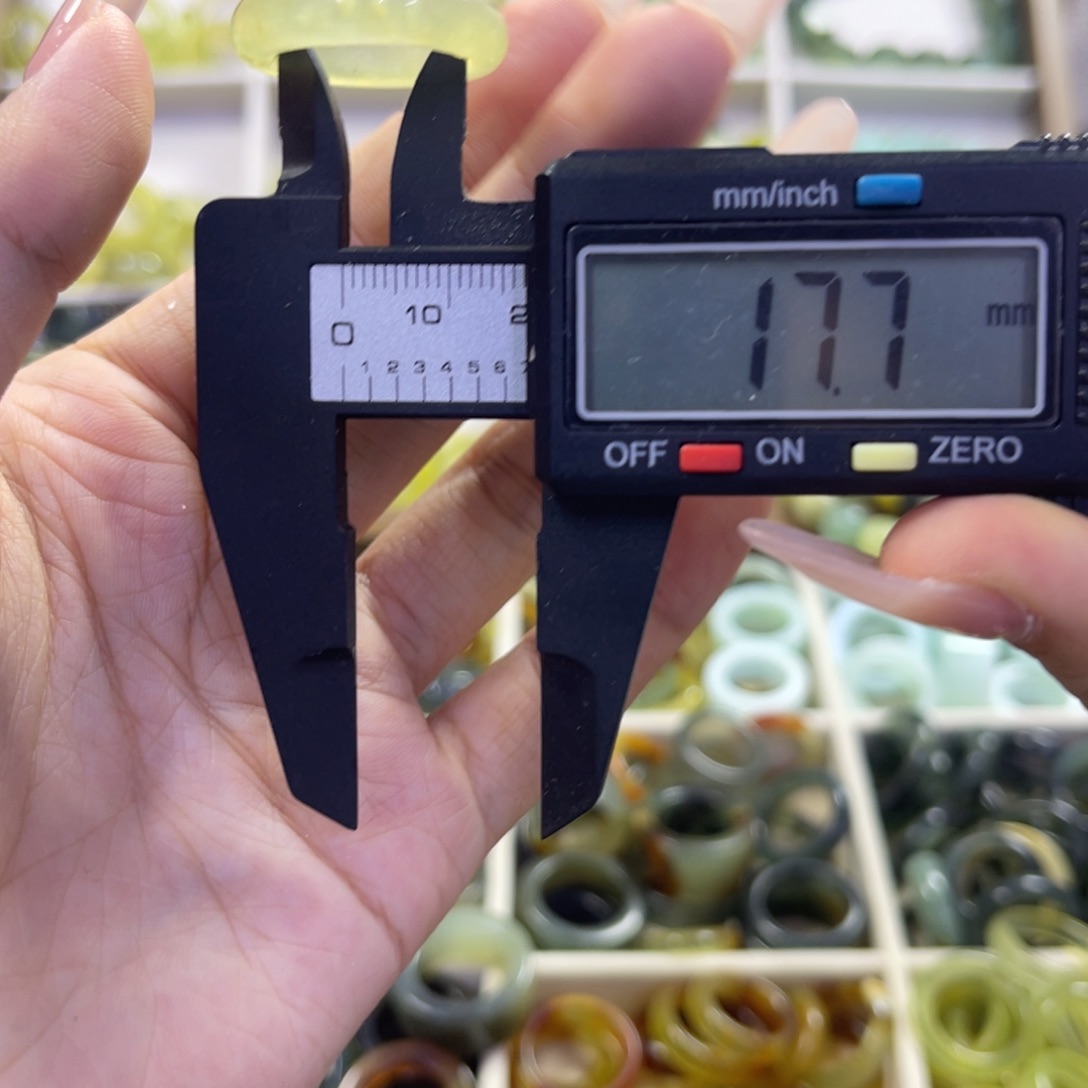 蛇纹石玉未镶嵌手镯112