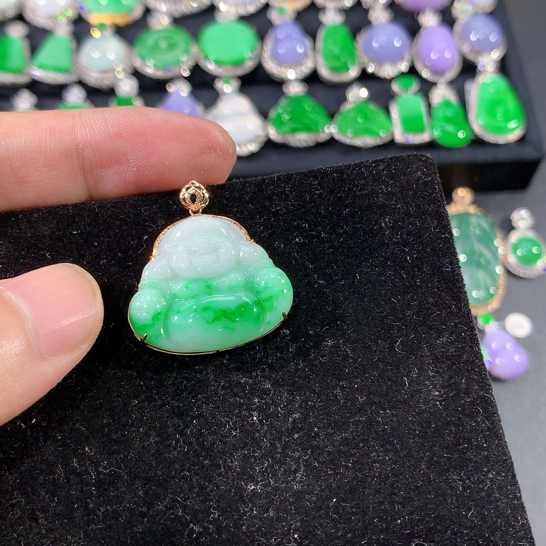 翡翠18K金镶嵌颈饰