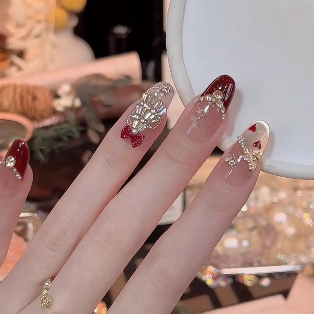 【  雪花纷飞】秋冬新款圣诞法式千金手工穿戴甲中长款裸色猫眼美甲