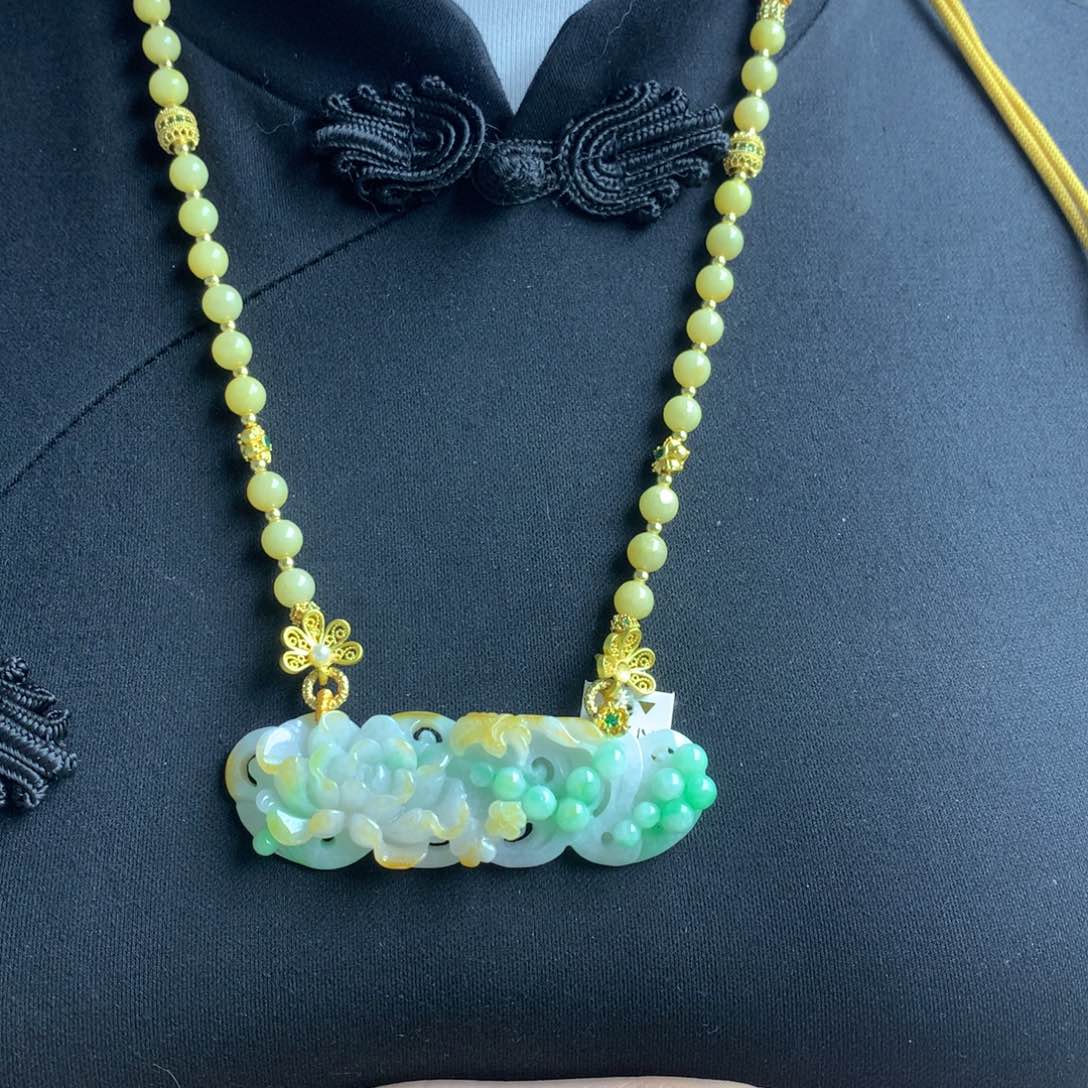 翡翠颈饰未镶嵌翡翠