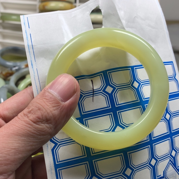 蛇纹石玉手镯未镶嵌小*