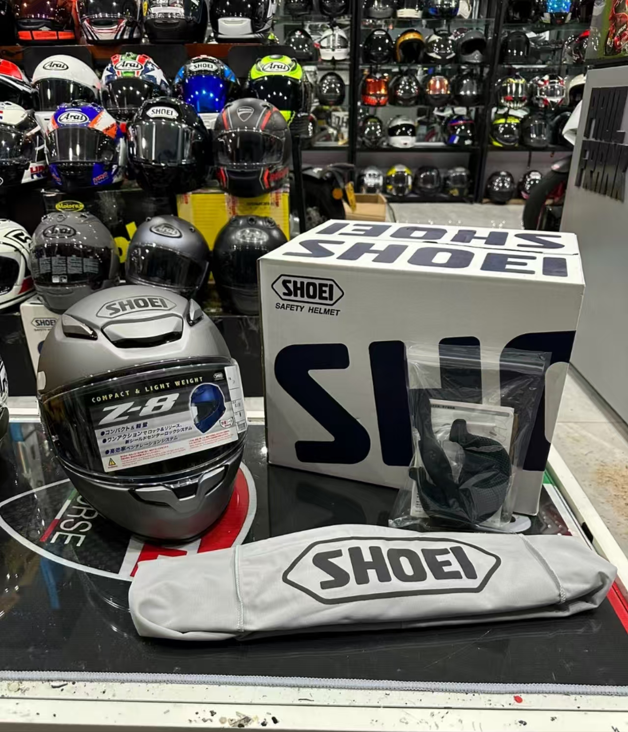 SHOEI Z8 全新正品头盔 成色如图 尺码M,S码