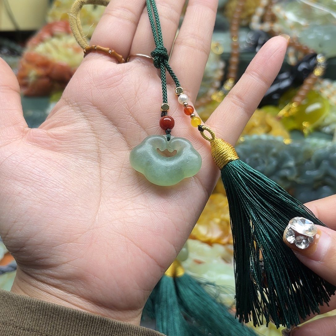 蛇纹石玉未镶嵌吊坠