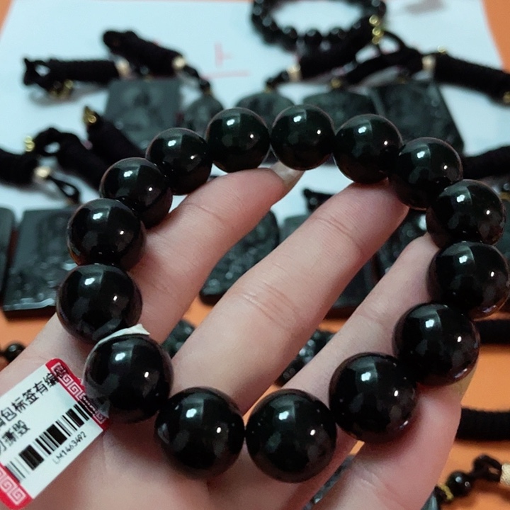 翡翠颈饰未镶嵌天****场