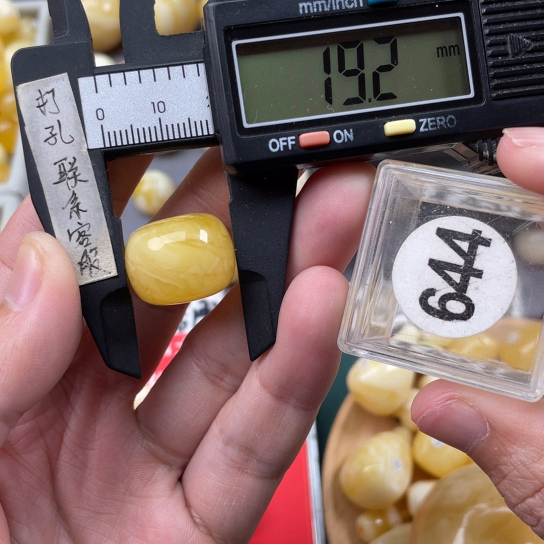 蜜蜡珠宝奇石未镶嵌