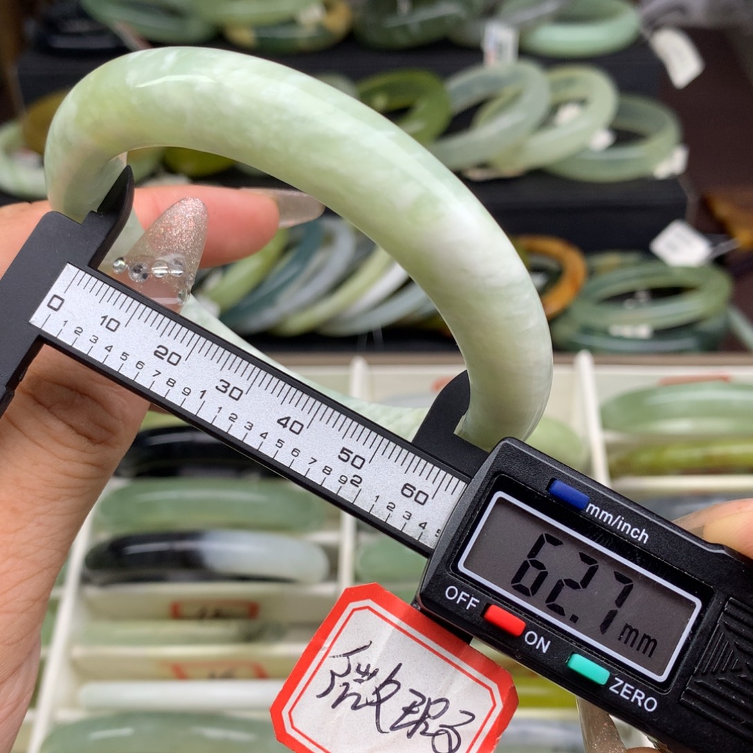 未镶嵌蛇纹石玉手镯7