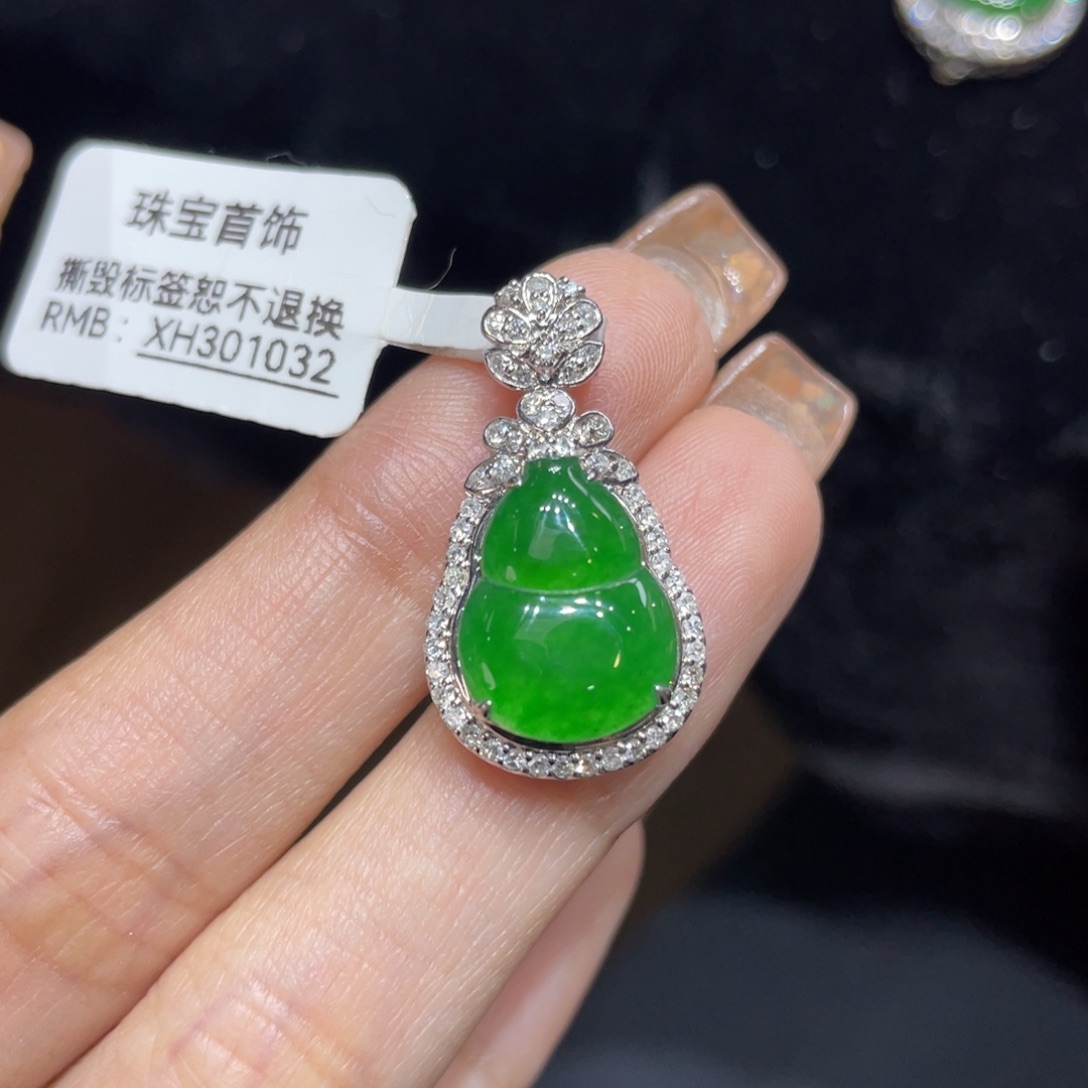 翡翠颈饰18K金镶嵌天然缅甸翡翠