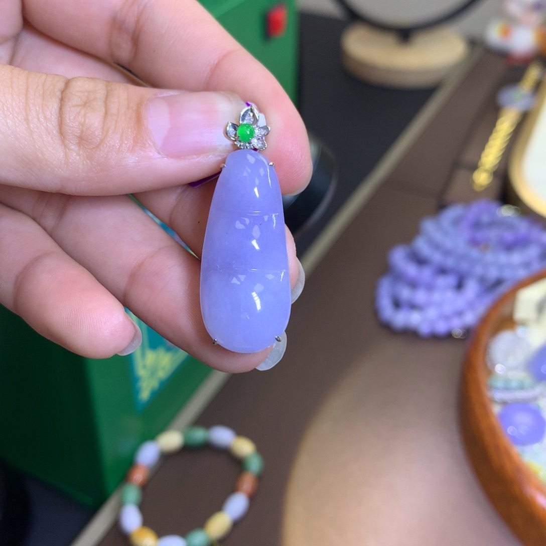 翡翠颈饰18K金镶嵌翡翠