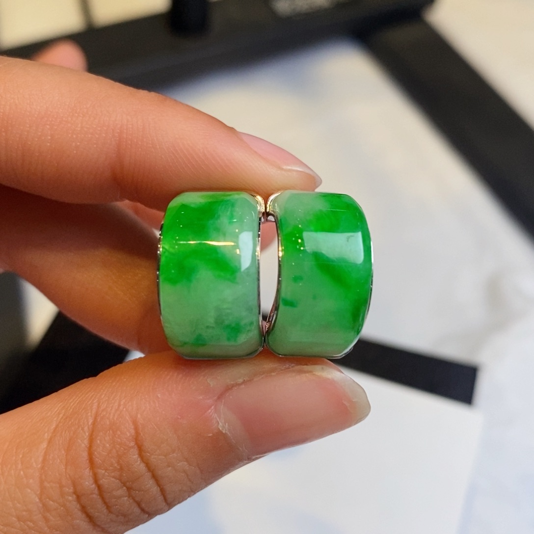 翡翠耳饰18K金镶嵌设计款半圆耳包