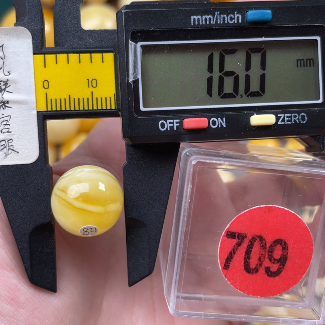 爱***嘉蜜蜡未镶嵌珠宝奇石