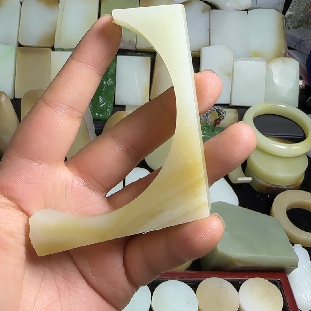 和田玉未镶嵌珠宝半成品