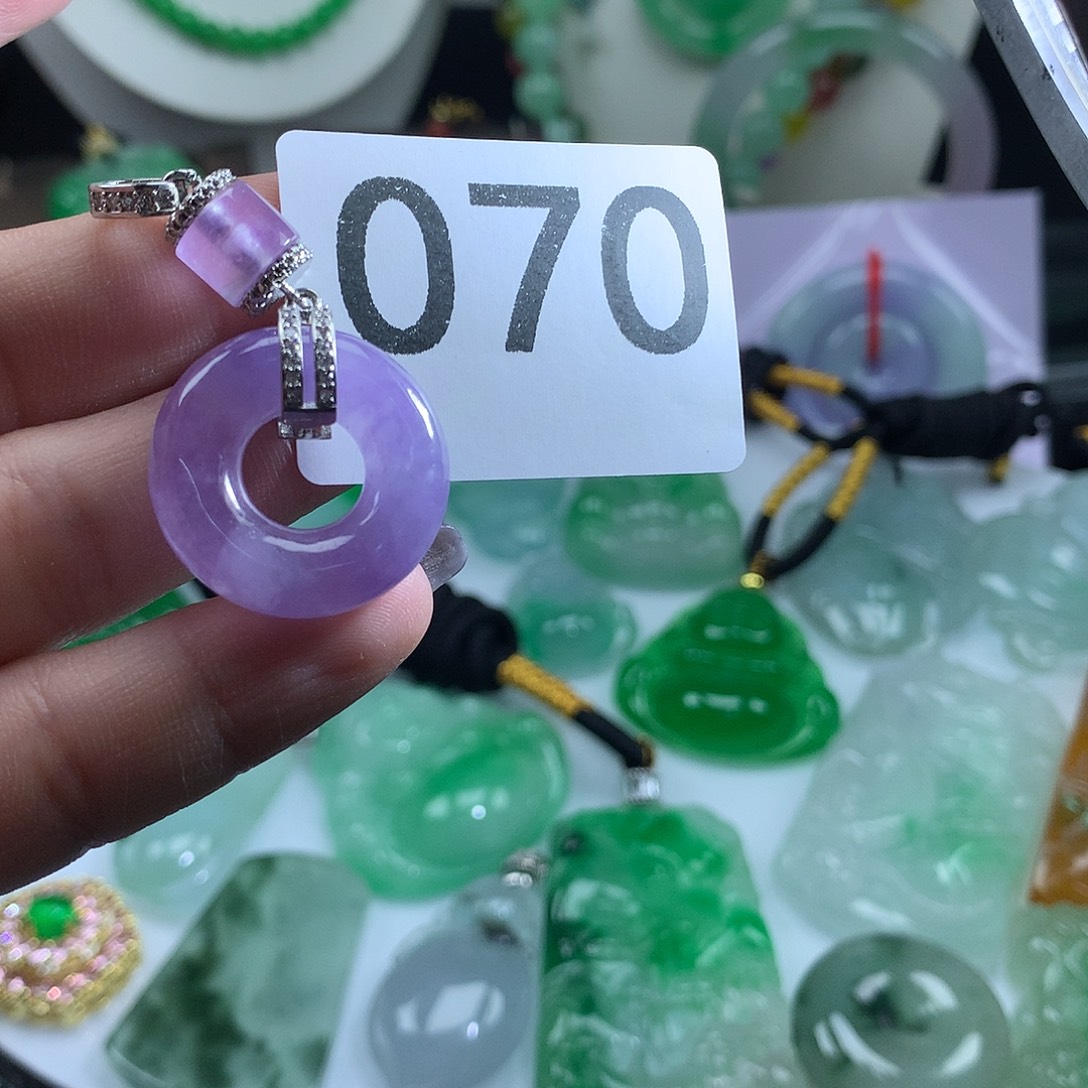 翡翠未镶嵌吊坠(赠链)