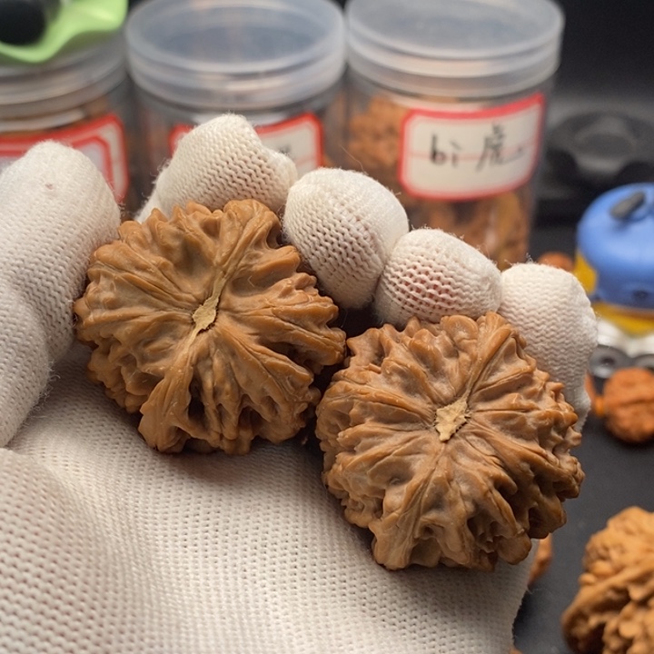 R***把件文玩核桃麒麟元宝