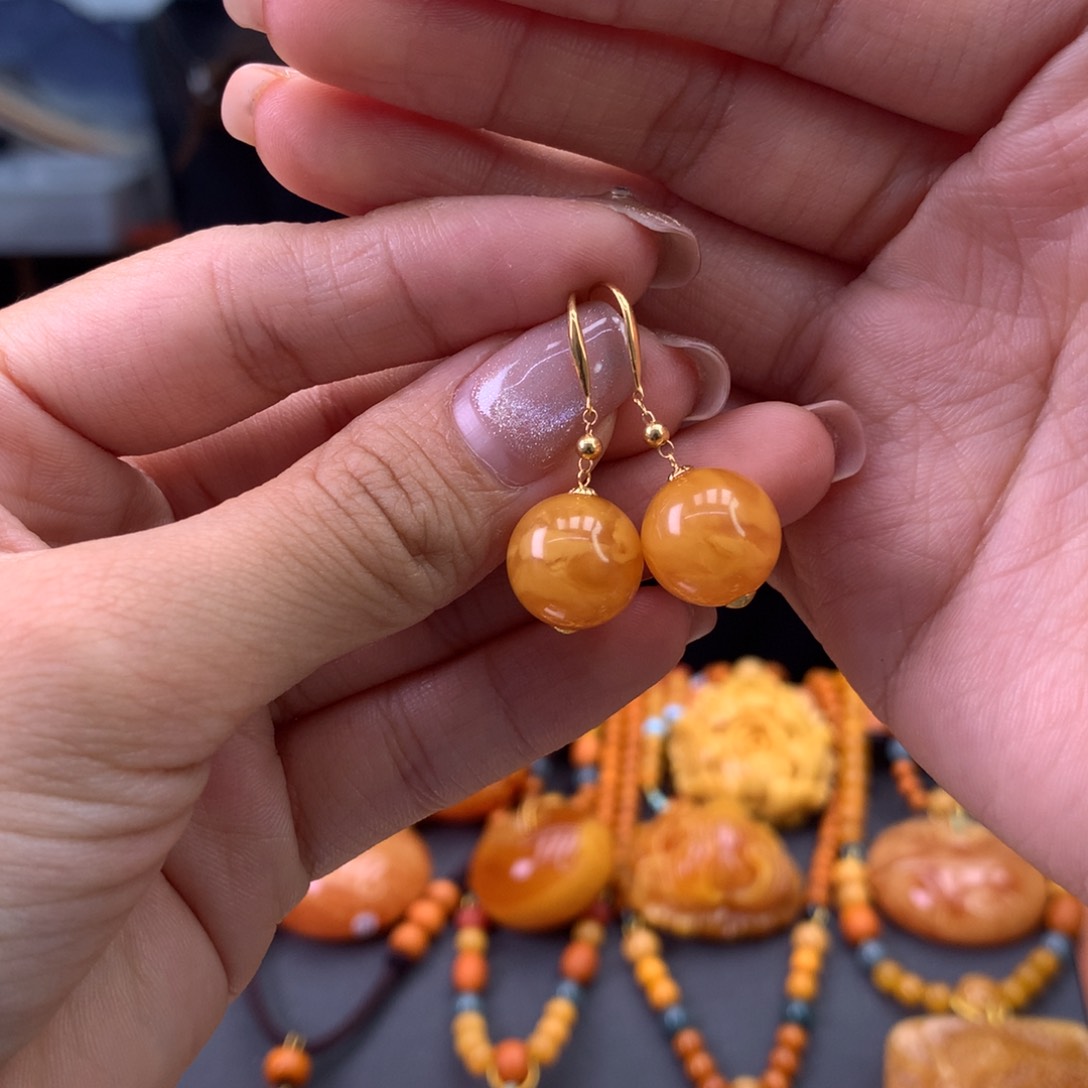 18K金镶嵌蜜蜡耳饰天然