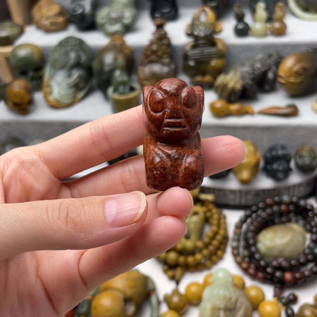 未镶嵌岫岩河磨玉（透闪石质玉）把件