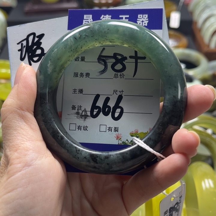 蛇纹石玉手镯未镶嵌