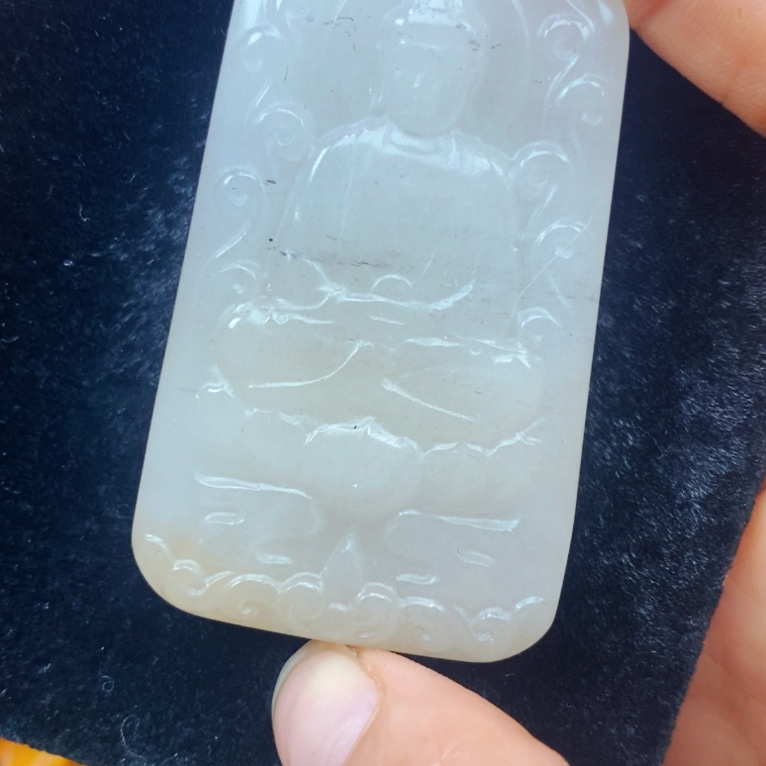 未镶嵌石英质玉（黄龙玉）颈饰