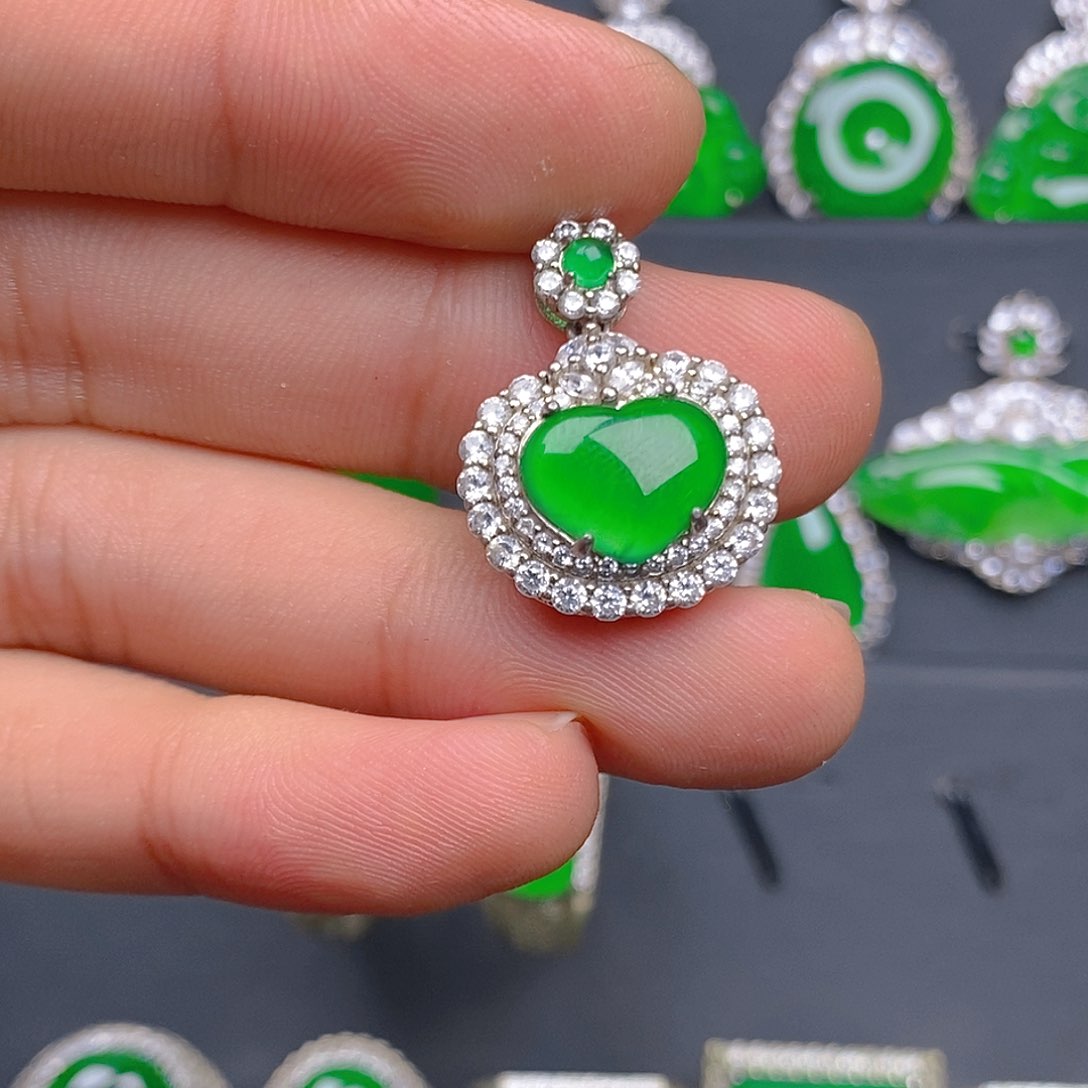 吊坠(赠链)银S925镶嵌翡翠吊坠