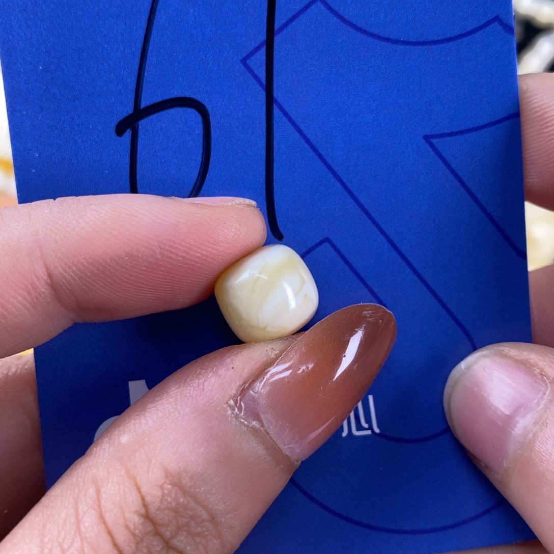 蜜蜡裸石未镶嵌哈***哈蜜蜡