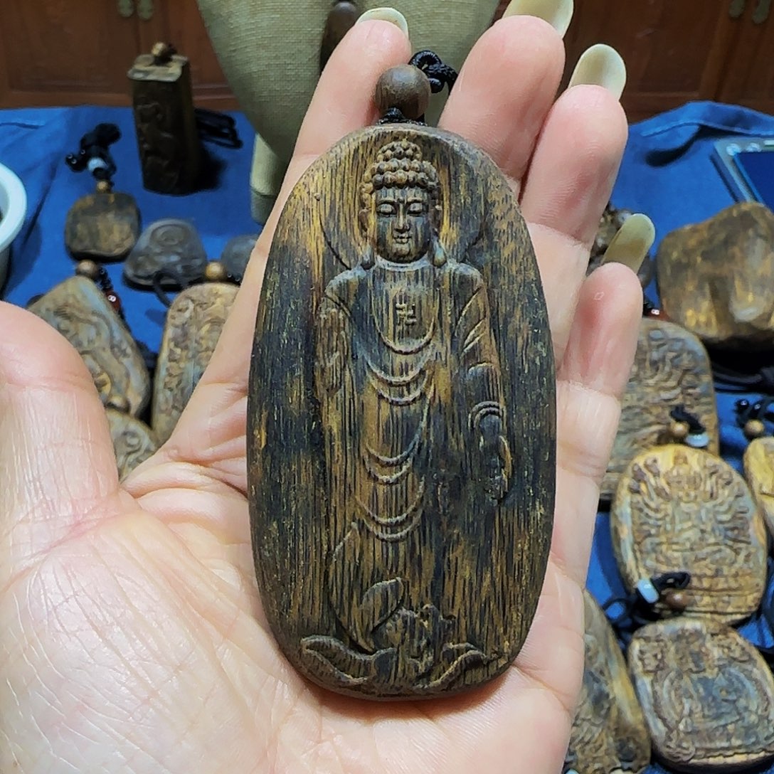 峰***哥沉香碎屑沉香海南白奇乌身老料大日如来带绳27克