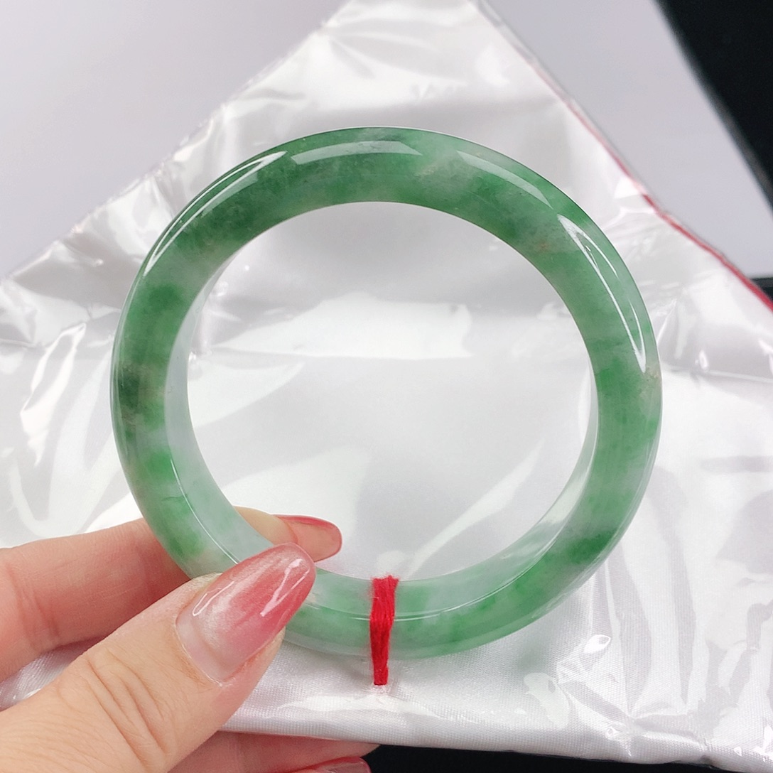 翡翠手镯未镶嵌翡翠070