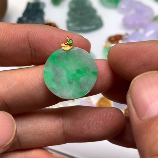 翡翠颈饰18K金镶嵌翡翠