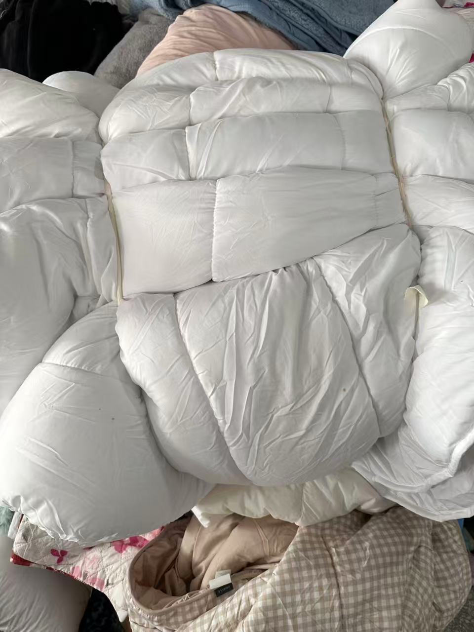 《兵哥外贸》3楼200×220以上白色化纤丝绵被 发一条 微瑕疵