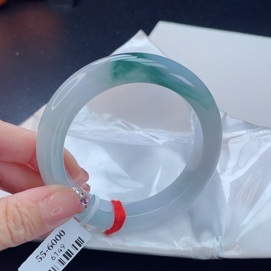 翡翠手镯未镶嵌翡翠