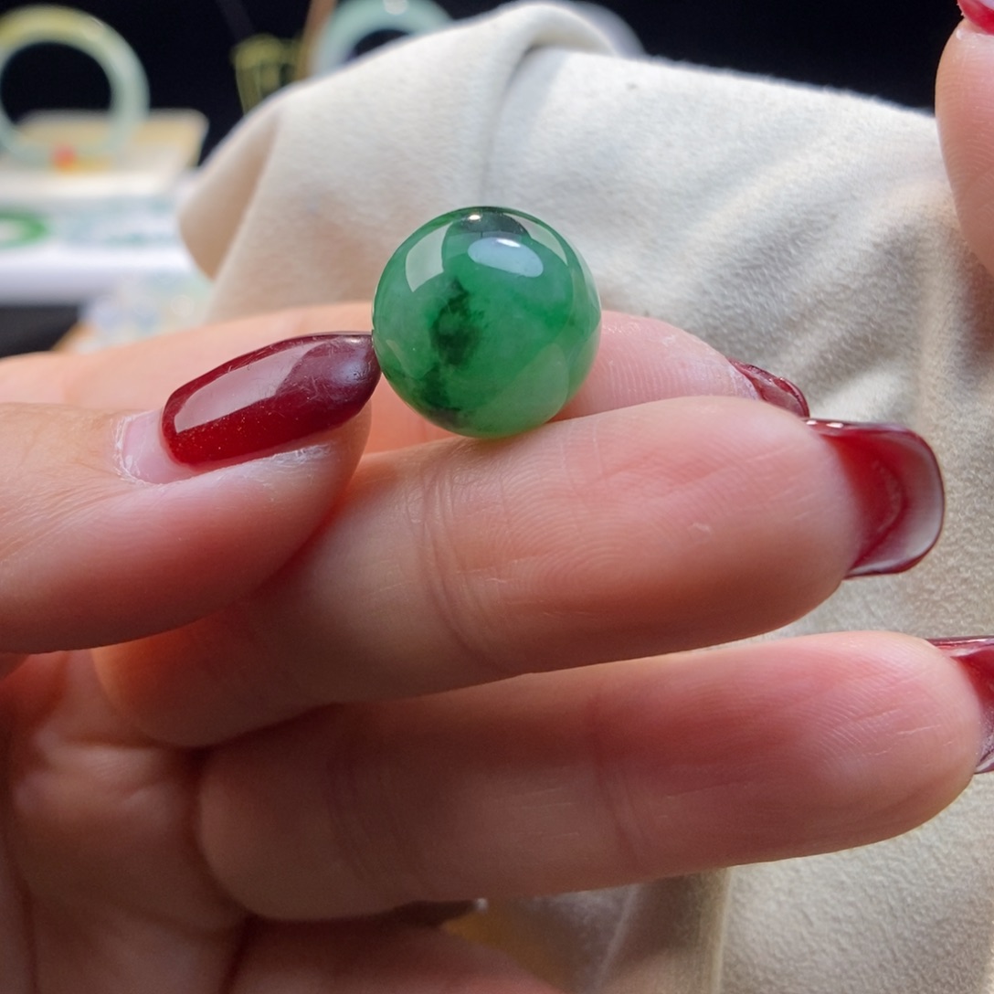 翡翠颈饰未镶嵌圆珠13.8