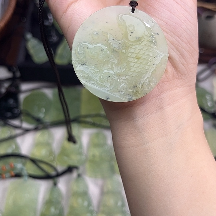 未镶嵌岫玉颈饰吊坠