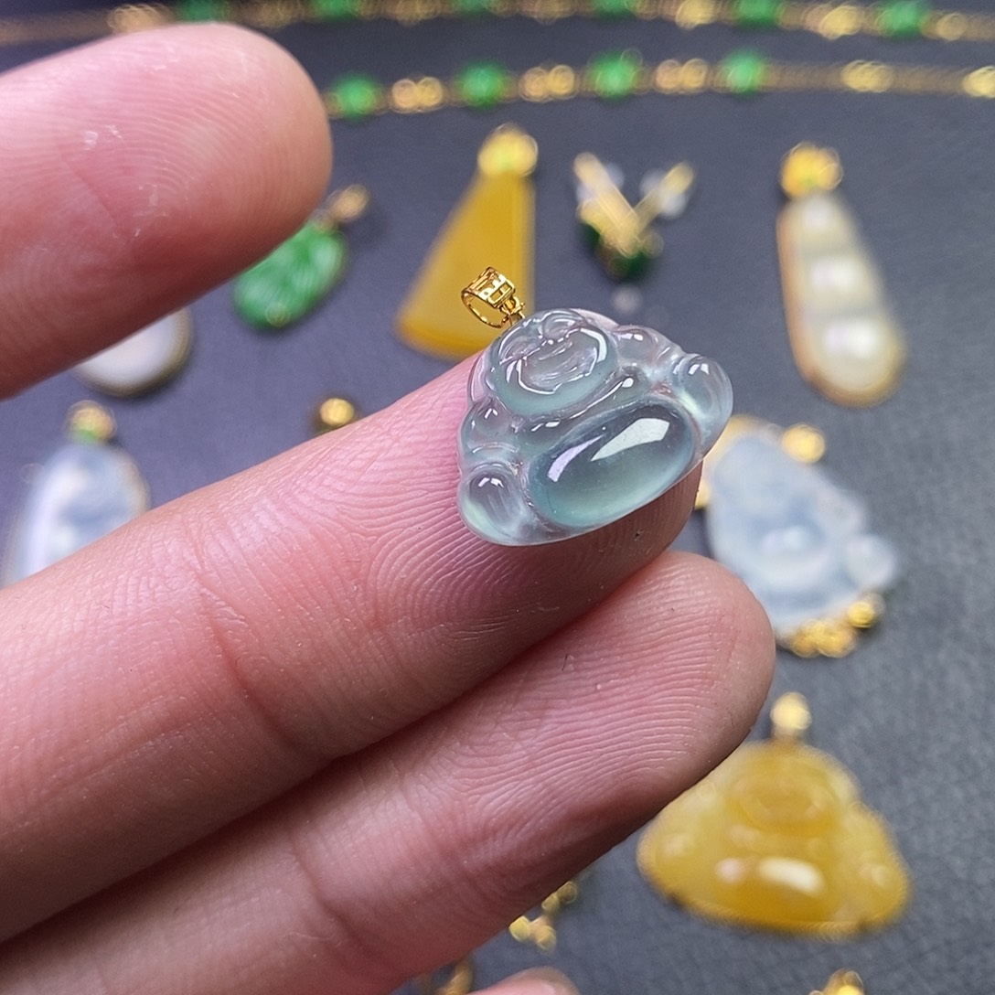 颈饰18K金镶嵌翡翠