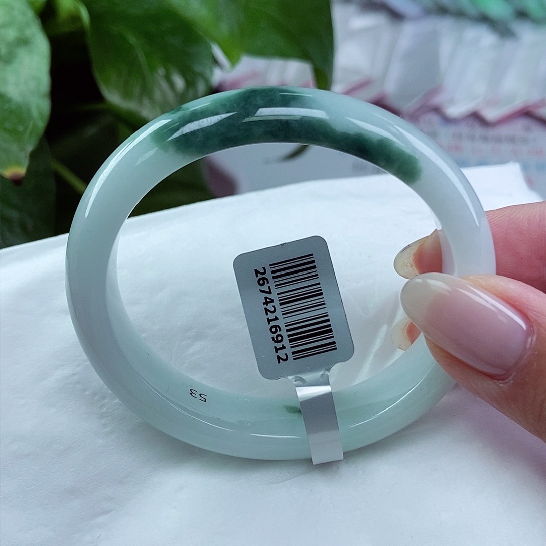 翡翠手镯未镶嵌53贵