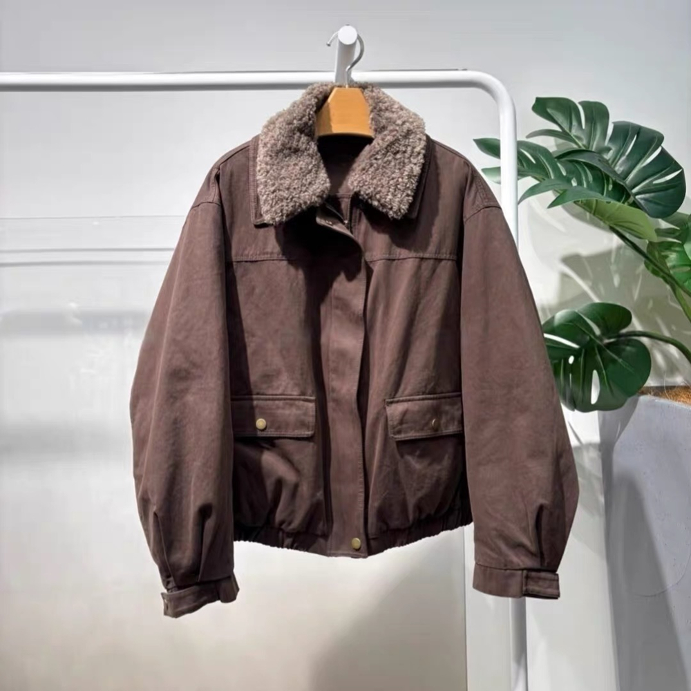 MM商场同款2025冬新款棕色翻领保暖翻领短款羽绒服外套女2581