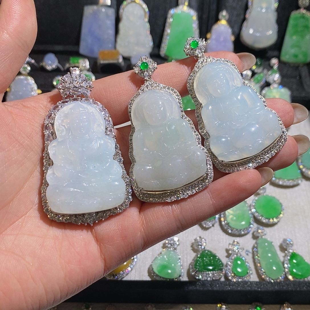 翡翠颈饰银S925镶嵌中****司天然翡翠