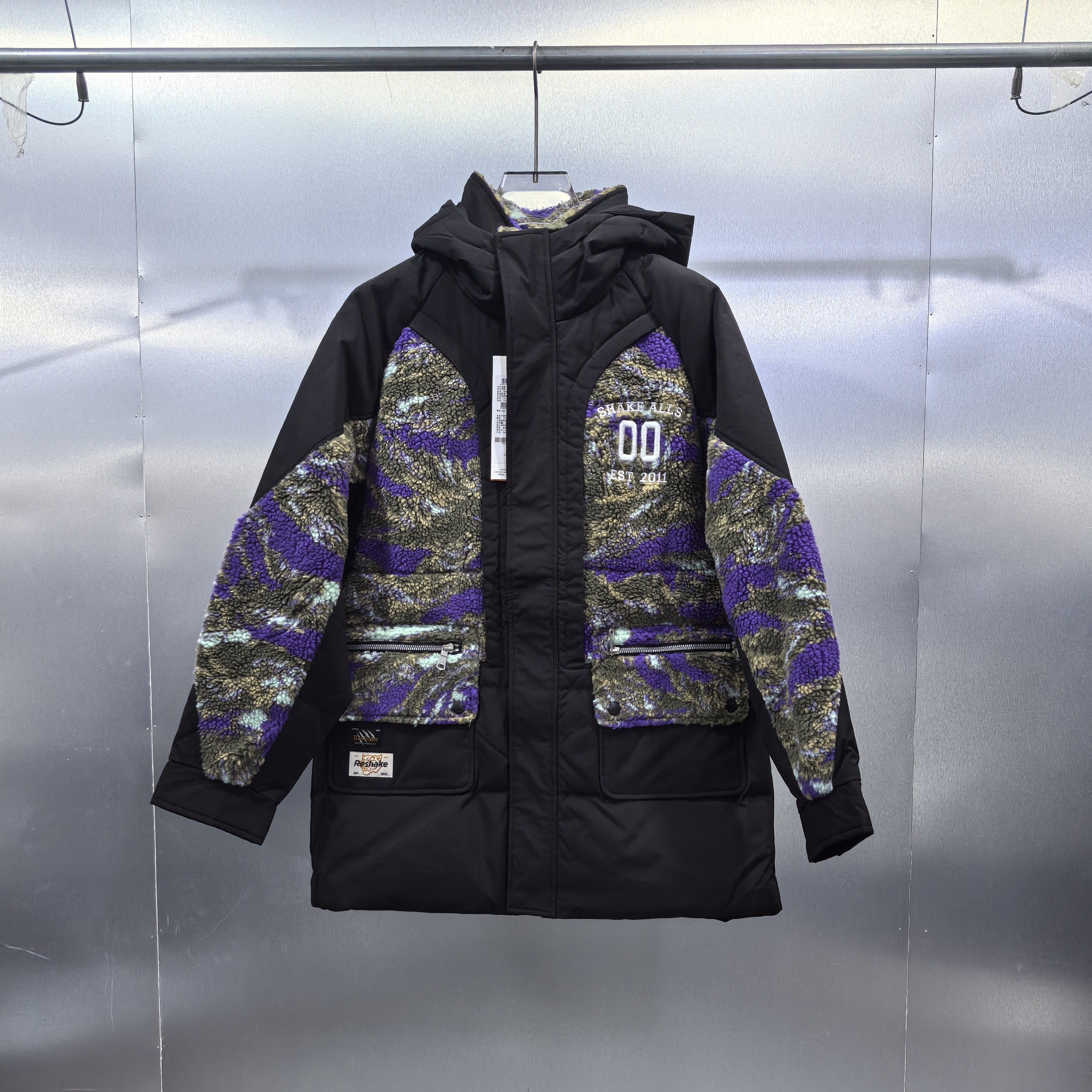 E05-112530-RES秋冬款潮流拼接迷彩立体字母刺绣百搭连帽羽绒服