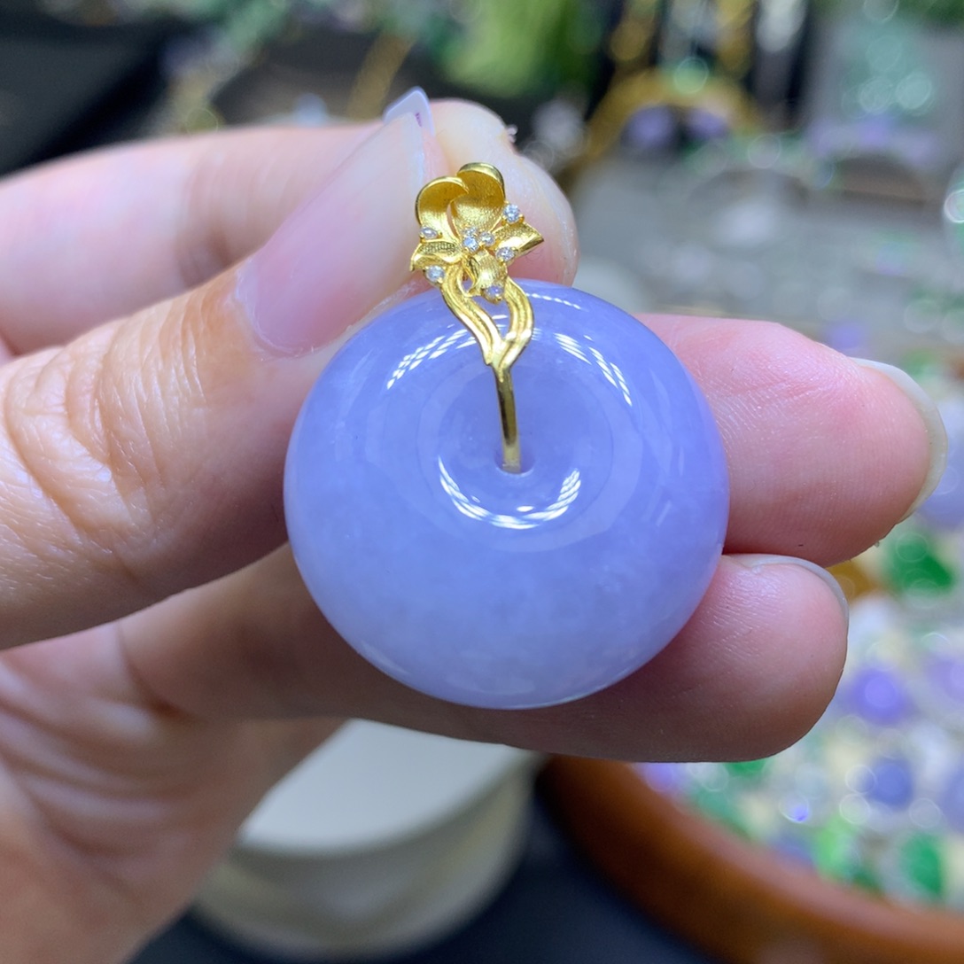 颈饰18K金镶嵌翡翠