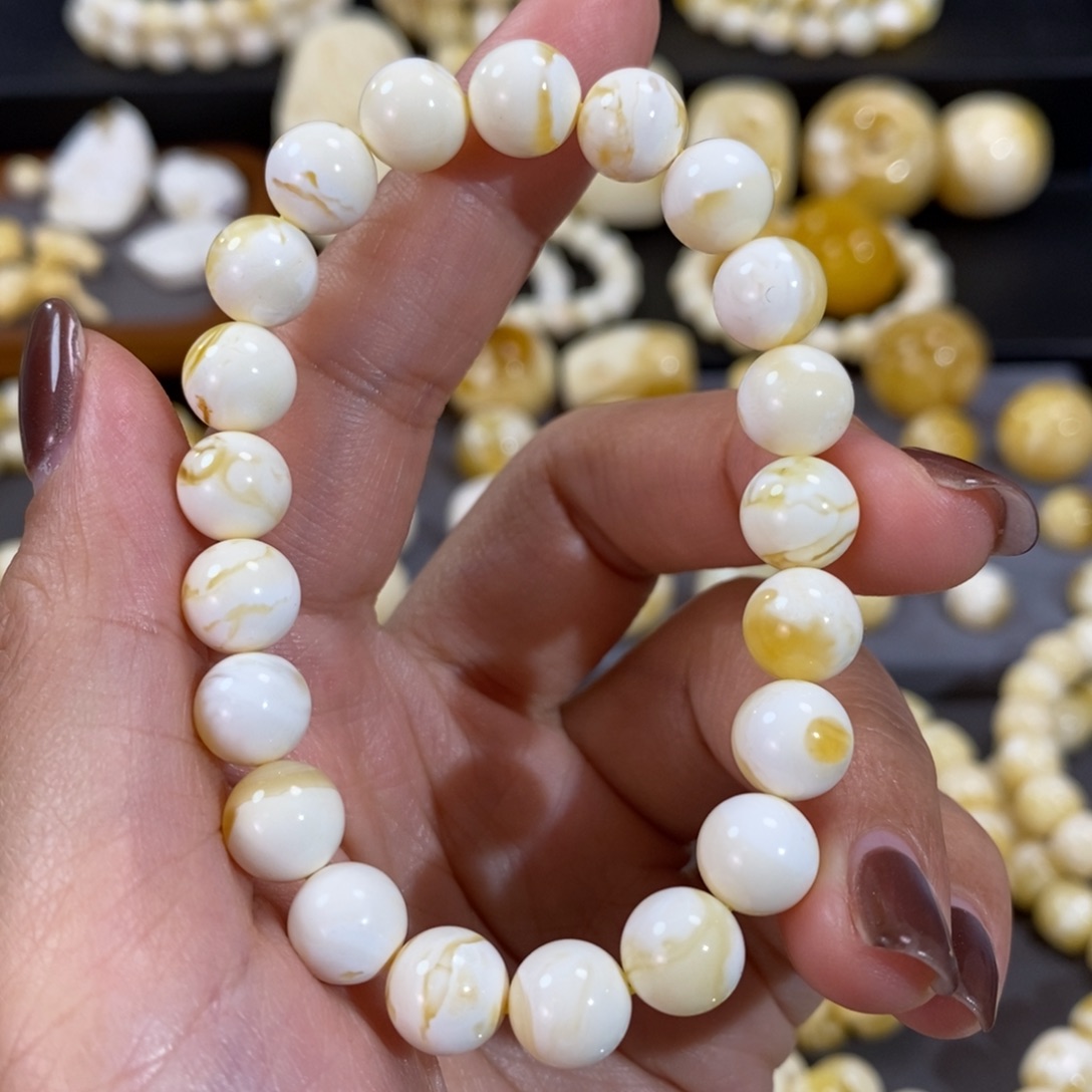 蜜蜡手串未镶嵌8.8mm+漆白妖花手串