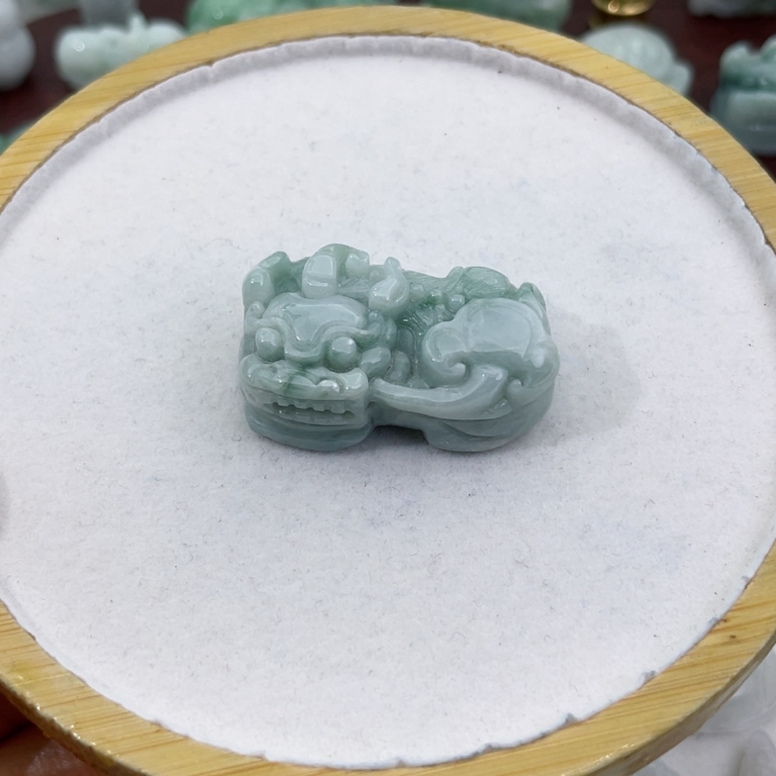 翡翠散珠天然缅甸翡翠A货 鼻子微瑕