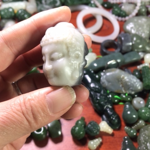 颈饰未镶嵌和田玉（碧玉）