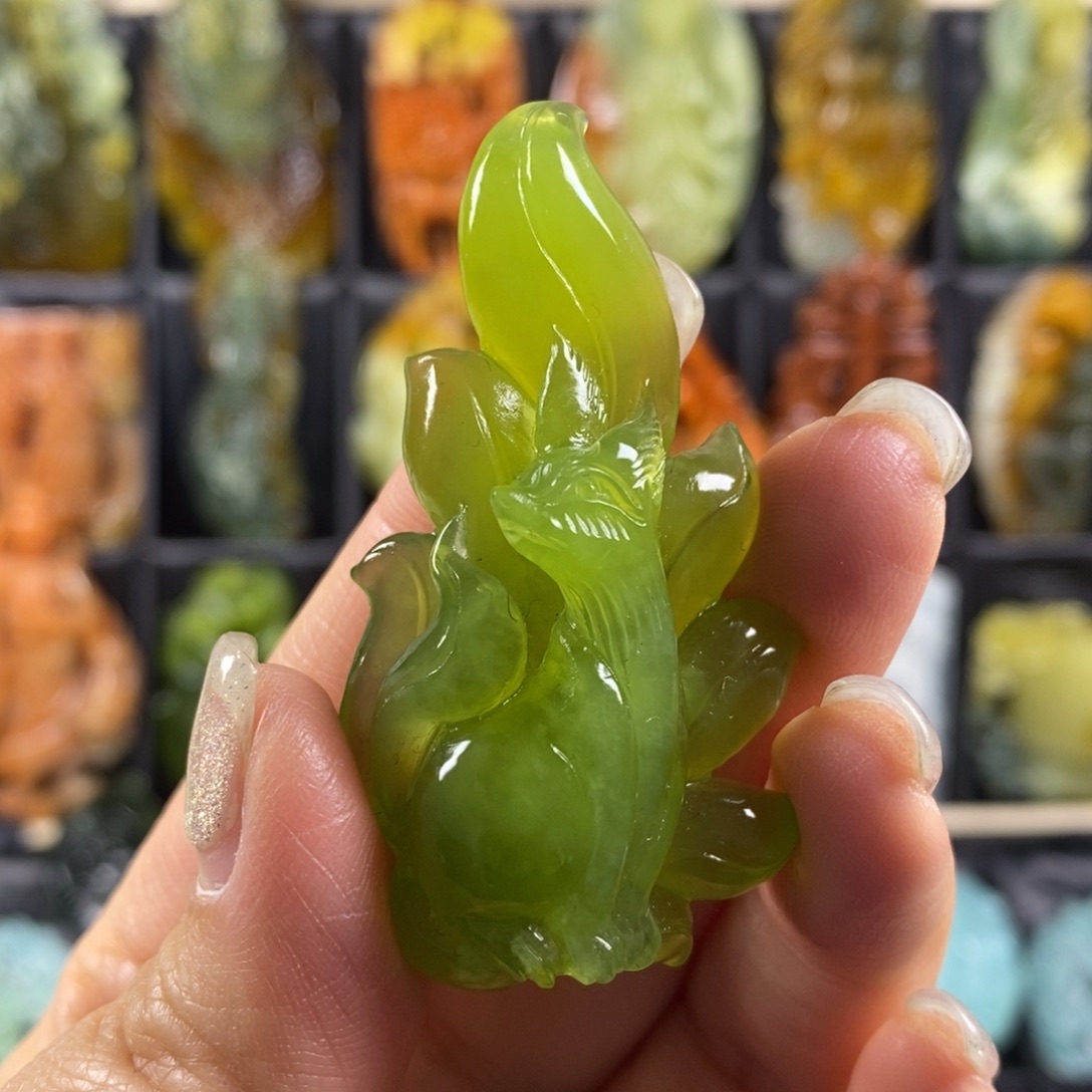 蛇纹石玉颈饰合金