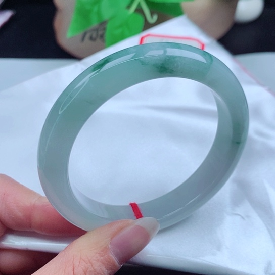 翡翠手镯未镶嵌      正圈57+