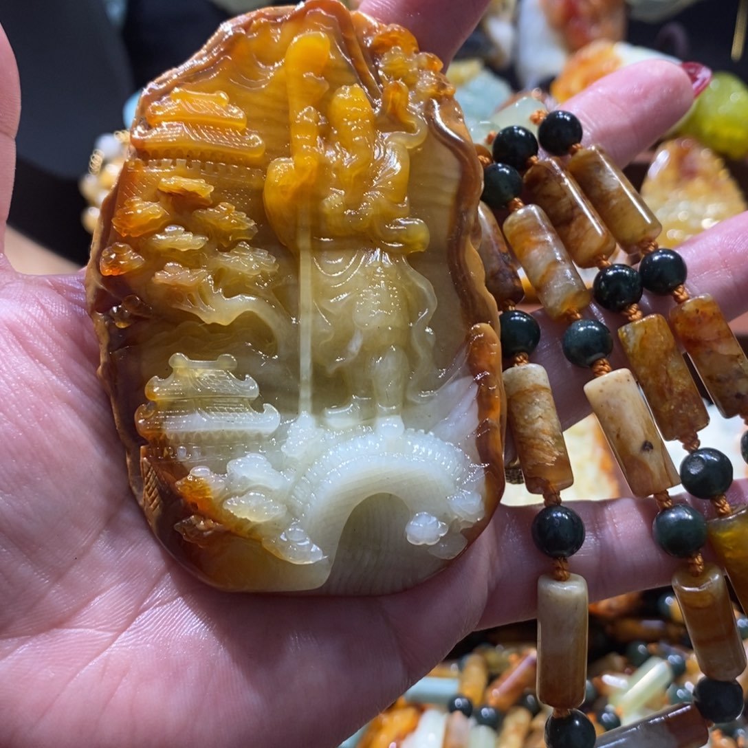 蛇纹石玉颈饰未镶嵌再****钊