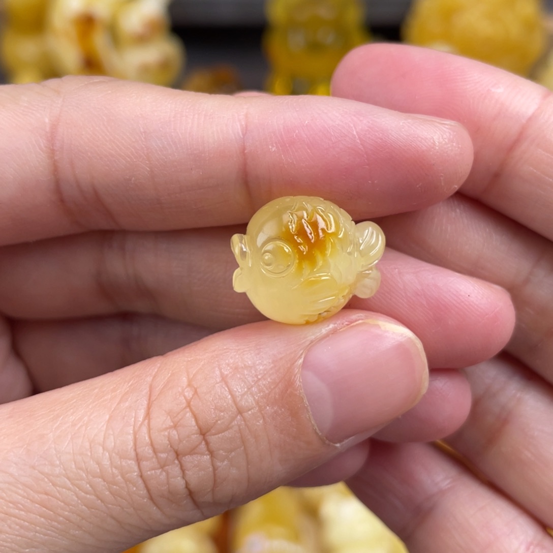 琥珀裸石未镶嵌蜜蜡