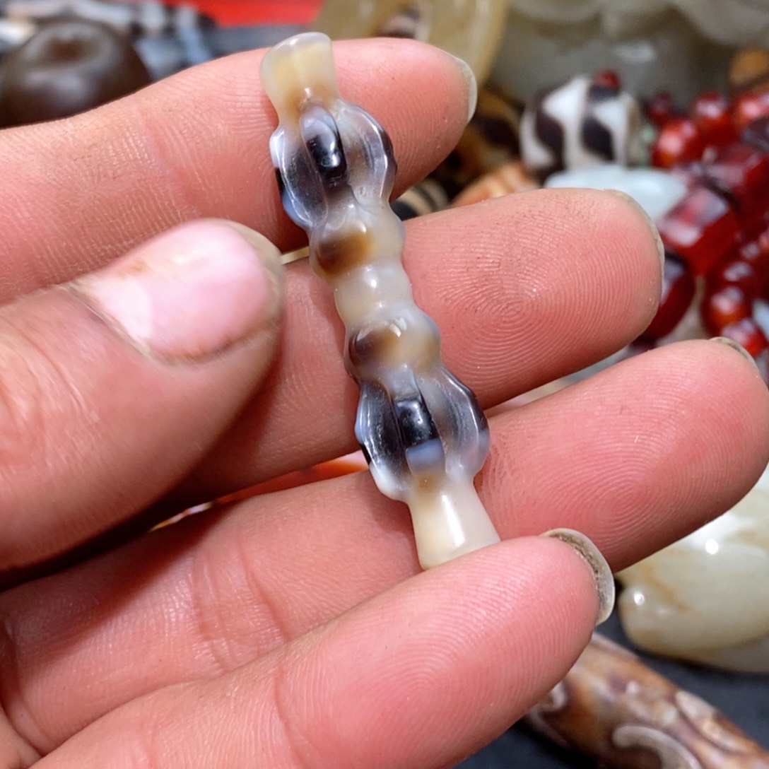 DIY琉璃珠子的颜色是蓝色的还是