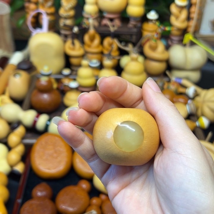 ღ****大叶紫檀（黑酸枝木类）