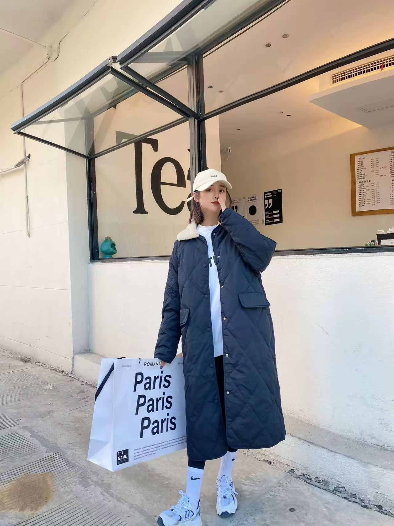 黑色菱形长款过膝中长款羽绒服